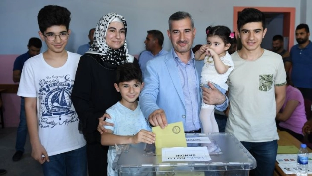 Başkan Çınar, Oyunu Şahnahan Ortaokulunda Kullandı