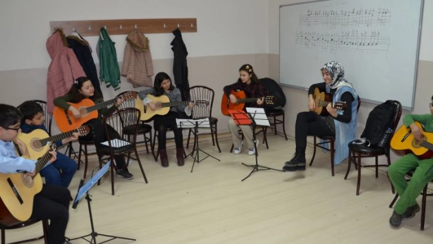 Enstrüman kurslarına yoğun ilgi