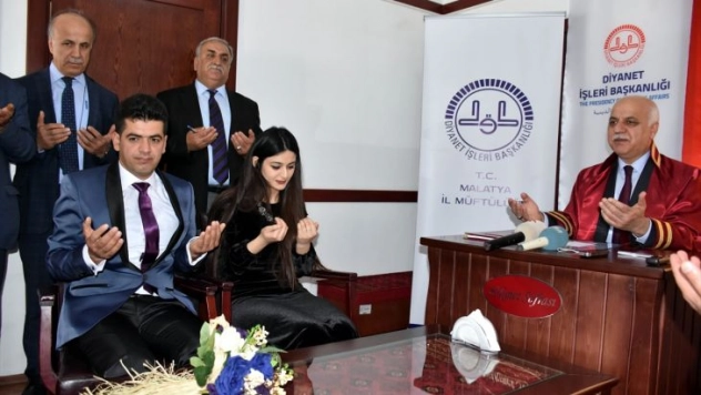 Malatya Müftülüğünde ilk resmi nikah kıyıldı