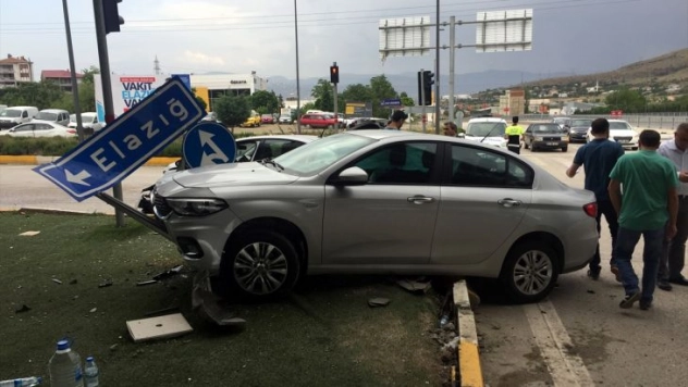 Elazığ'da trafik kazası: 4 yaralı