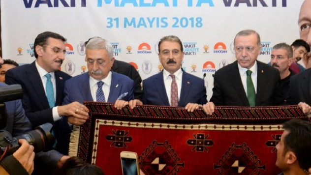 Esnafın talep dosyası Cumhurbaşkanı Erdoğan'a sunuldu