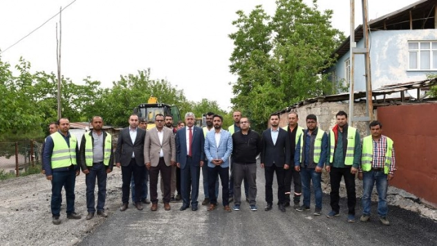 Asfalt ve Çevre Düzenleme Çalışmaları Yapıyor