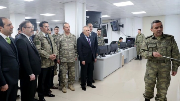 Bakan Tüfenkci, Hatay'da Zeytin Dalı Harekât Merkezini Ziyaret Etti