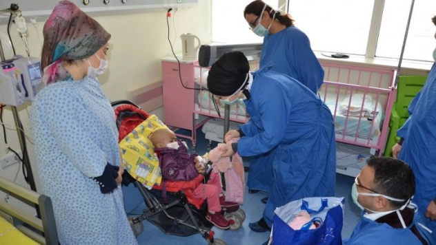 Lösemi Hastası Miniklere Ziyaret