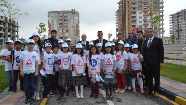 Kırçuval, 'Bilinçli Bir Toplum Oluşturmak Adına Çalışmalar Yapıyoruz'