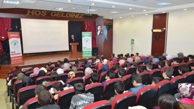 Türkiye'nin Geleceği İdealist Bir Gençlikle Daha Aydınlık Olacak