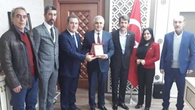 BİMYAD'dan Emniyet Müdürü Dr.Ömer Urhal'a Plaket