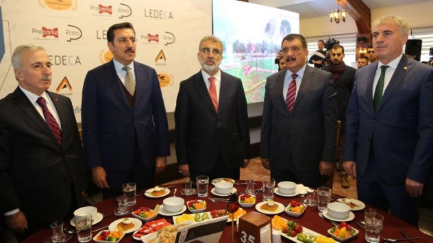 Battalgazi Belediye Başkanı Gürkan, İki Ödül Birden Aldı