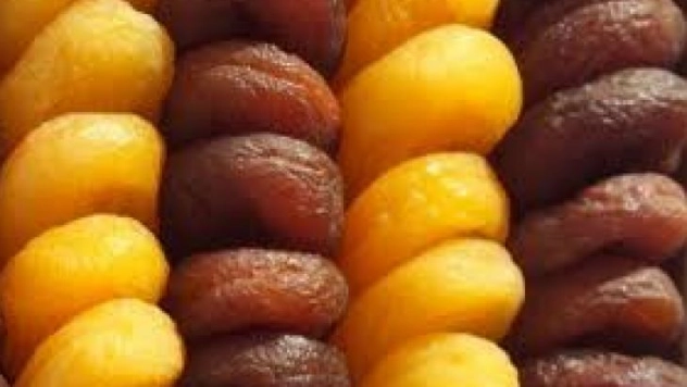 Jumbo kayısının kilogramı 19,00 liradan işlem gördü