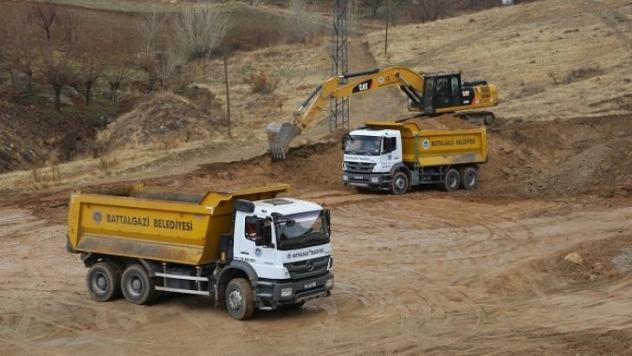 Çamurlu Mahallesinde İmar Yolu Açma Çalışmaları Devam Ediyor