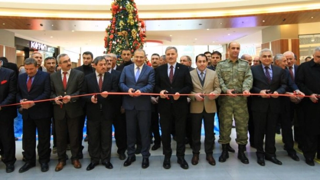 Darende çini ve seramik sergisi açıldı