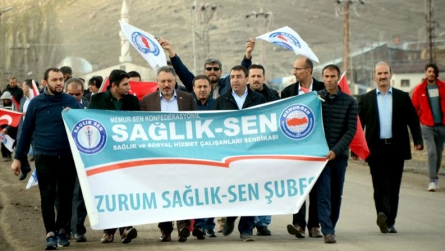 Sağlık çalışanları 'Sarıkamış şehitleri' anısına yürüdü