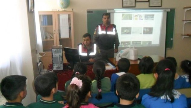 Keban'da öğrencilere trafik eğitimi