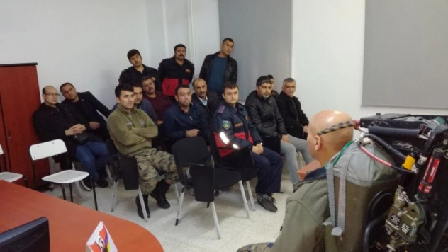 İtfaiyeciler uçak yangınlarına müdahale eğitimi aldı