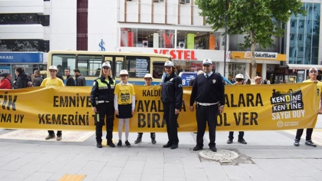 Kent Konseyi  Trafik Farkındalığı İçin Yol Kapattı