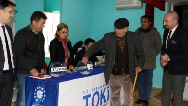 Hekimhan'da TOKİ konutları kura çekimi