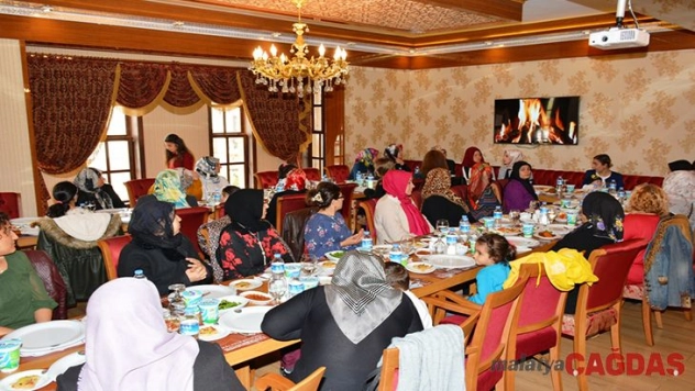 Vali Kaban'ın eşi koruyucu ailelerle buluştu