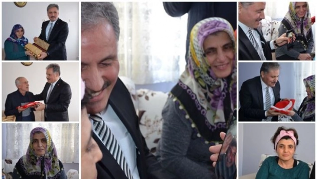 Başkan Çakır, Türk bayrağı ve Kur'an-ı Kerim hediye etti