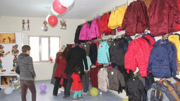 Başkale'de 'sosyal market' açıldı