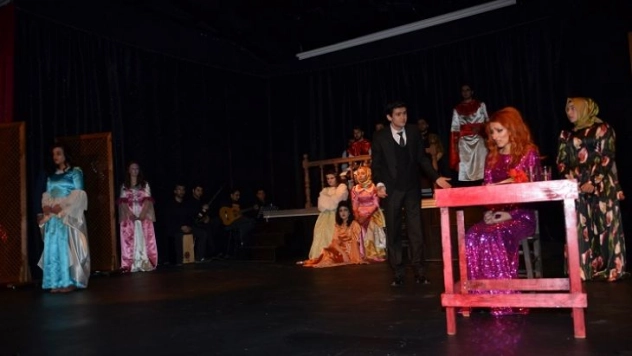 Şehir Tiyatrolarından 'Bir Nevi Gösteri'