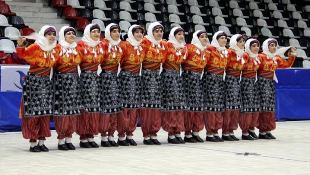 Okullar ve Kulüpler Arası Halk Oyunları yarışmaları