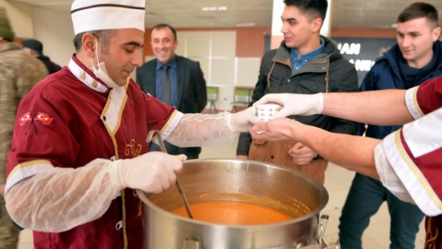 Hastalara önce sıcak çorba sonra muayene