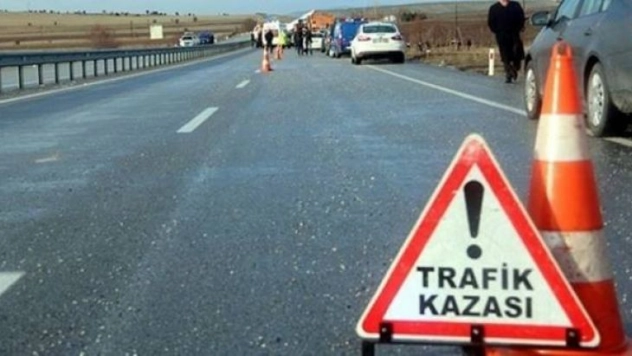 Trafik kazası: 1 ölü, 4 yaralı