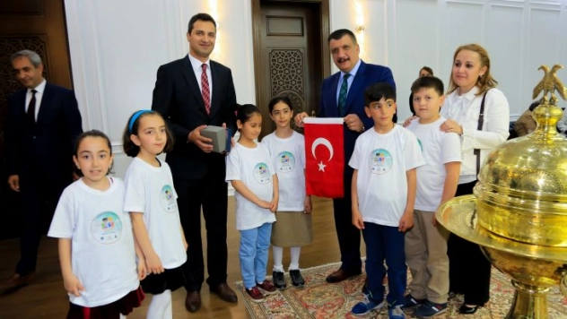 Gürkan, ''Ülkesine Ve İnsanlığa Yararlı Bireyler Yetiştirmek Lazım''