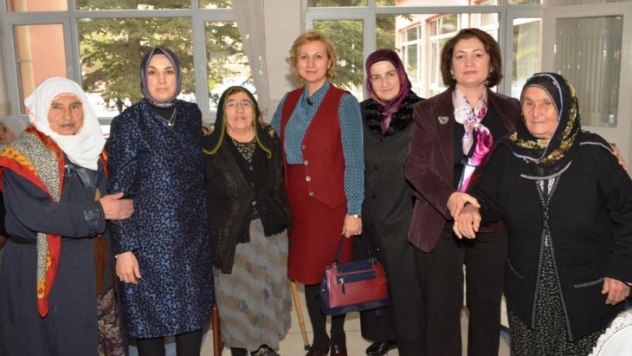 Neriman Kaban Yeni Yıl Münasebetiyle Huzurevini Ziyaret Etti