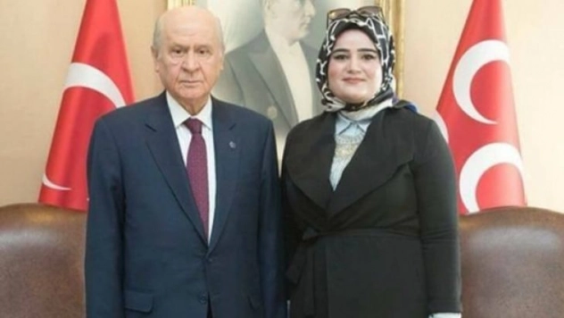 Sınıfta bozkurt işareti yapan öğretmen Bahçeli'ye gitti