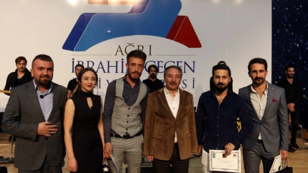 AİÇÜ'de ses yarışması düzenlendi 