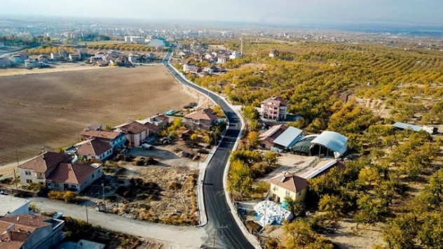 Yarımcahan ve Çarşıbaşı Caddelerini Asfaltladı