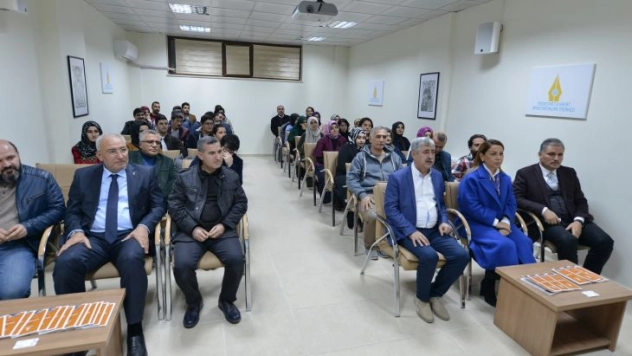 Çalık, 'Türkiye'nin Yeni Aydınlık Beyinlere İhtiyacı Var'