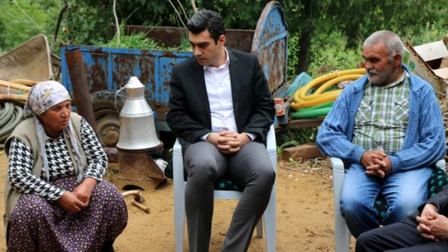 Kaymakam Özdemir şehit ailelerini ziyaret etti