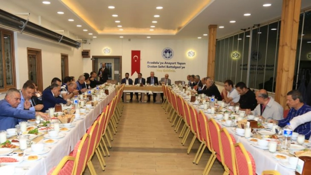 Kaymakam Duran ve Başkan Gürkan, Birim Müdürleri İle İftarda Bir Araya Geldi