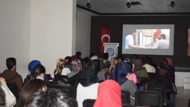 Engelliliğe Vurgu Yapan Anlamlı Filmi İzledi