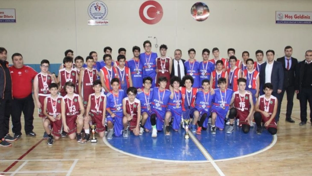 Yıldız erkek ve kız basketbol il şampiyonası sona erdi.