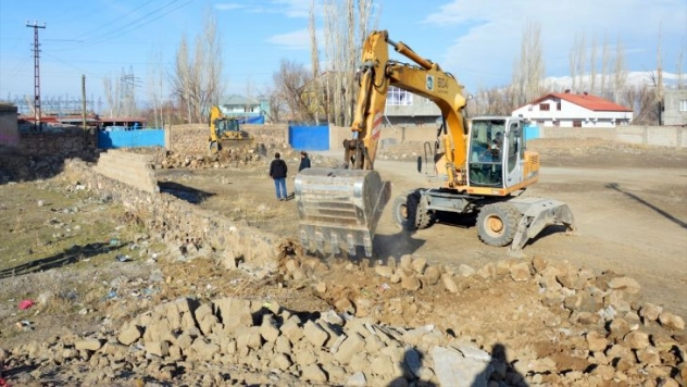 Doğubayazıt'ta yol genişletme çalışmaları