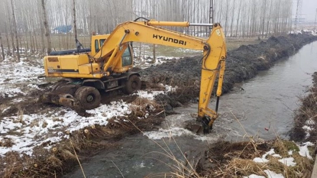 Güroymak'taki derelerde temizlik çalışması