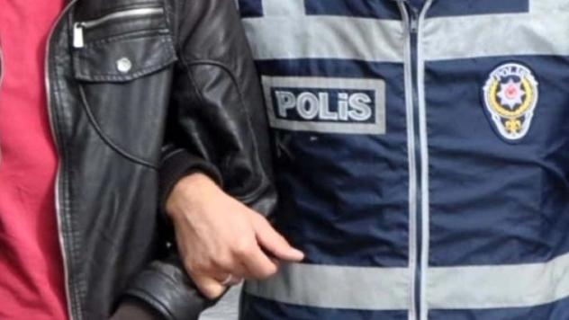 Çeşitli suçlardan aranan 54 kişi yakalandı.