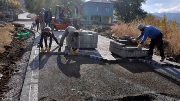 Hasköy'de asfalt ve parke taşı döşeme çalışmaları