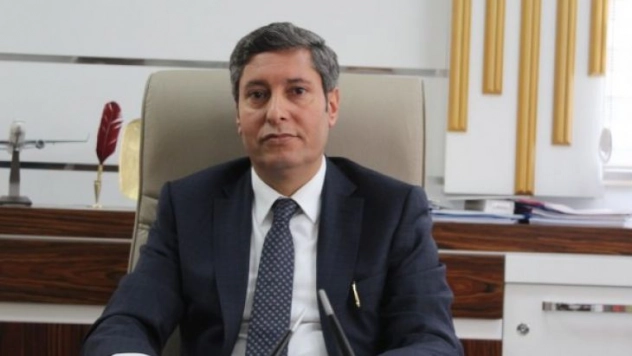 Türk bayrağının lavabo kapısına asıldığı iddiası