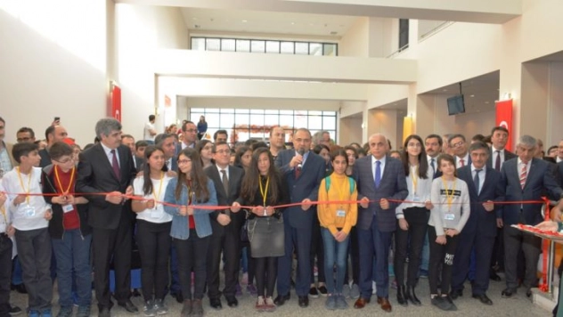 Vali Kaban, Araştırma Projeleri Bölge Yarışması Açılışına Katıldı