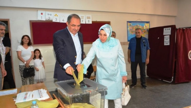 Malatya Valisi Ali Kaban, oyunu kullandı