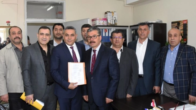 Oğuzhan Ata Sadıkoğlu Mazbatasını Aldı