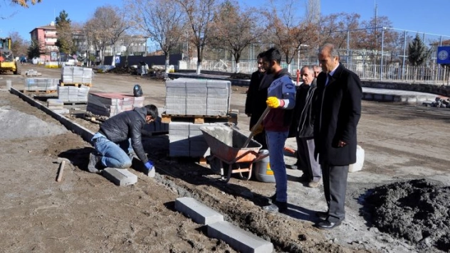 Arguvan'da kaldırımlar yenileniyor