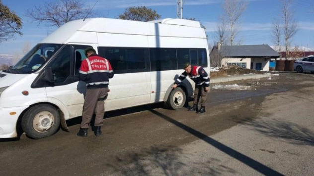 Jandarmadan kış lastiği denetimleri