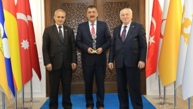 Mahallelilik Projesi, 'Uluslararası Altın Göl Ödülü'ne Layık Görüldü