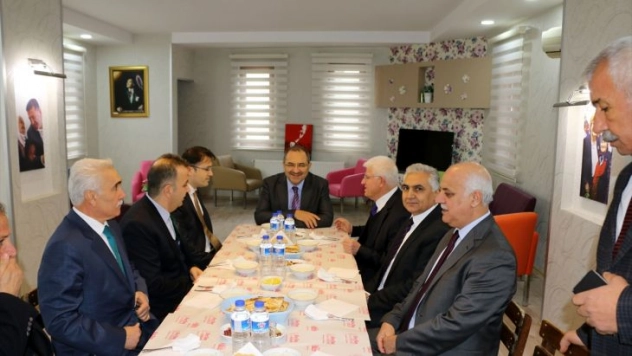 Eflatun Cem Güney, memleketinde anıldı