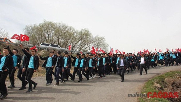 Arapgir'de Öğrenciler Çanakkale'den Afrin'e Selam Gönderdiler